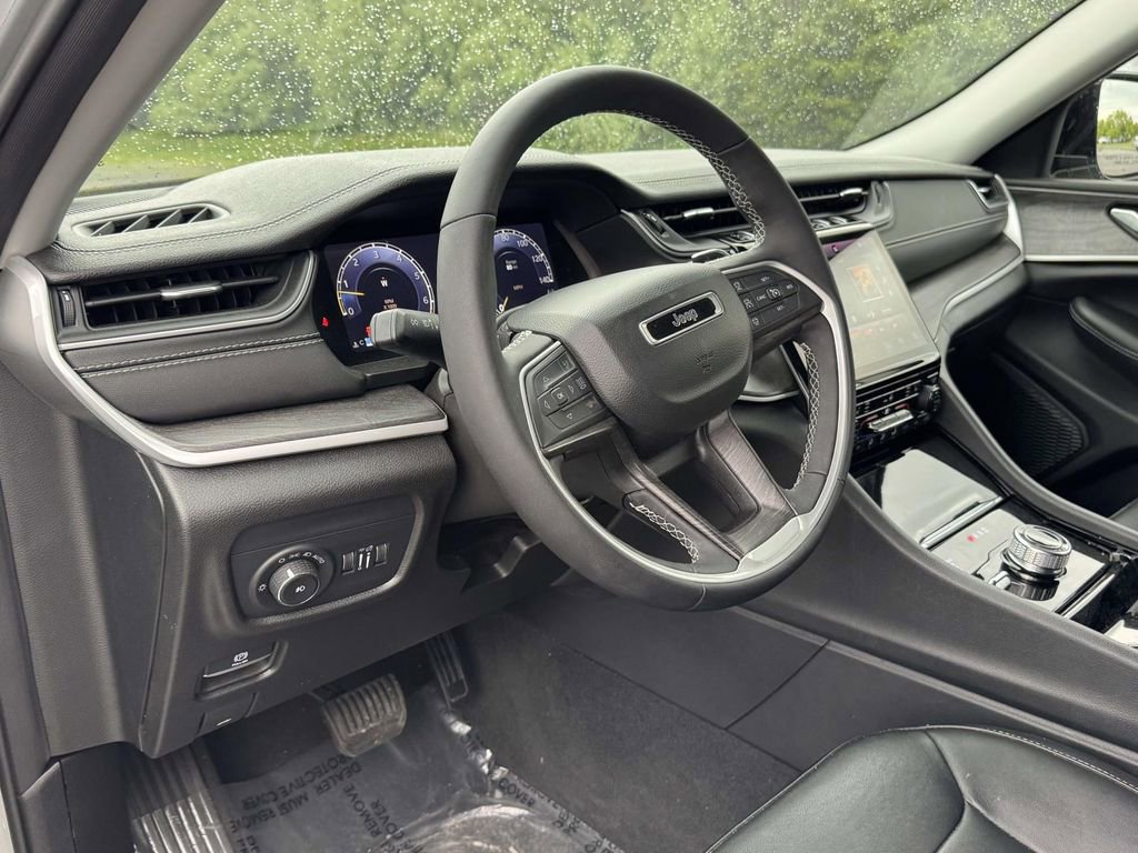 Used 2023 Jeep Grand Cherokee L Limited w/ Trailer Tow Group (B) AWD/4WD image 2