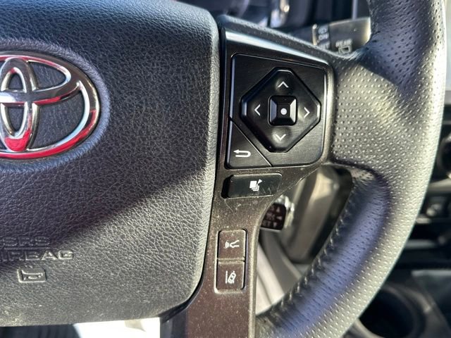 Used 2022 Toyota 4Runner TRD Off-Road Premium AWD/4WD image 22