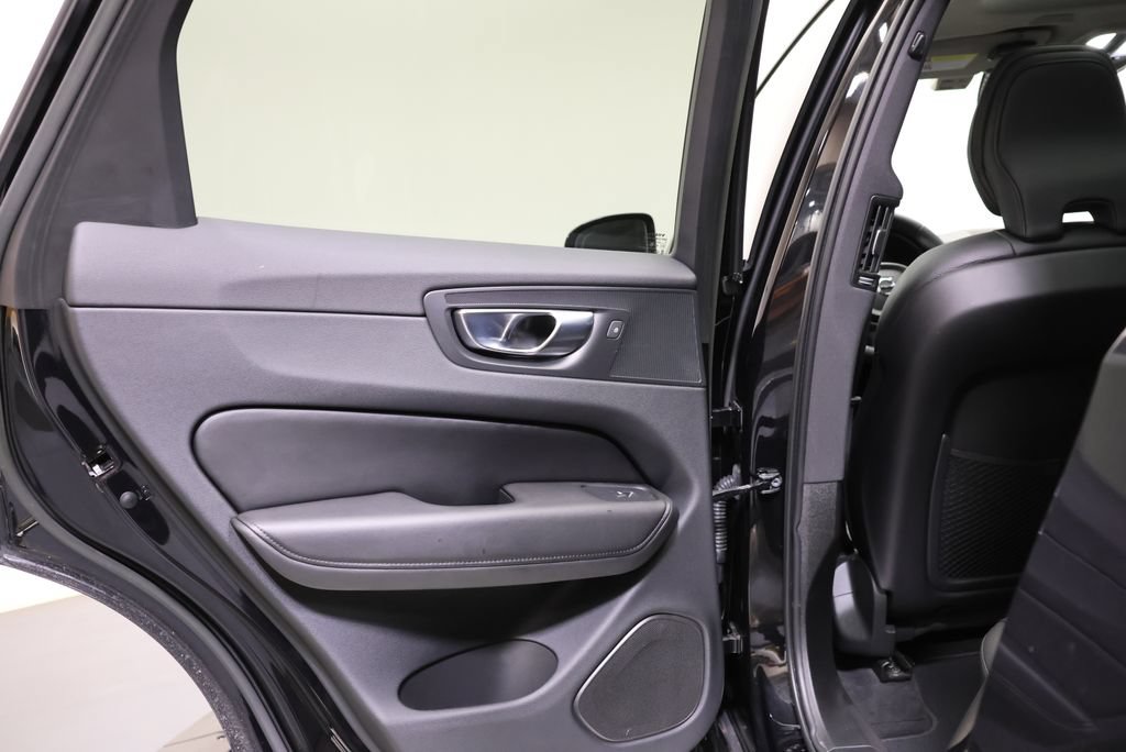 Used 2023 Volvo XC60 B5 Plus w/ Protection Package Premier AWD/4WD image 32