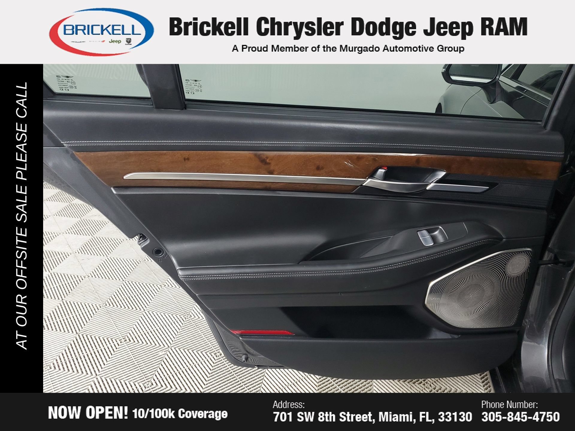 Used 2017 Genesis G90 3.3T Premium RWD image 24