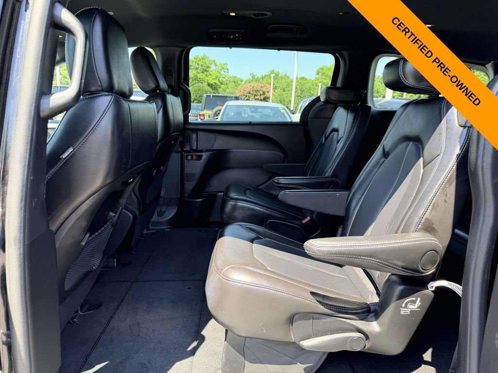 Certified 2025 Chrysler Pacifica Select FWD image 12