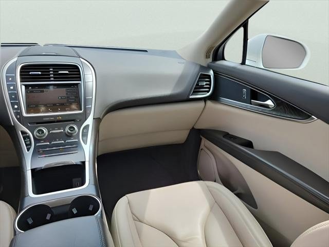 Used 2019 Lincoln Nautilus Select AWD/4WD image 16