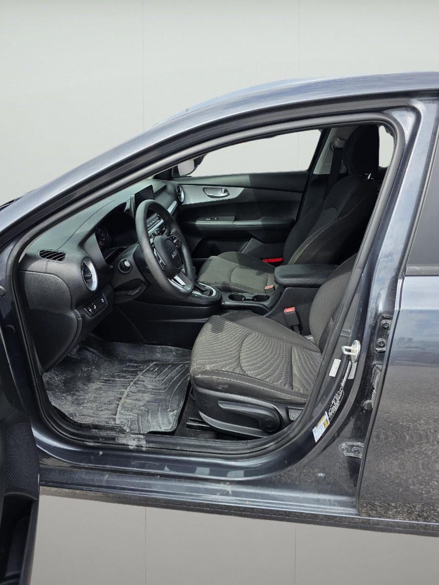 Used 2023 Kia Forte LXS w/ LXS Technology Package FWD image 6