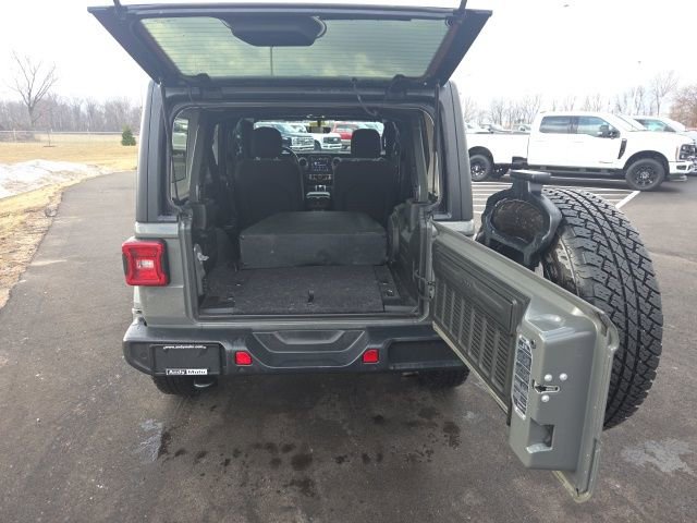 Used 2020 Jeep Wrangler Unlimited Sahara image 11