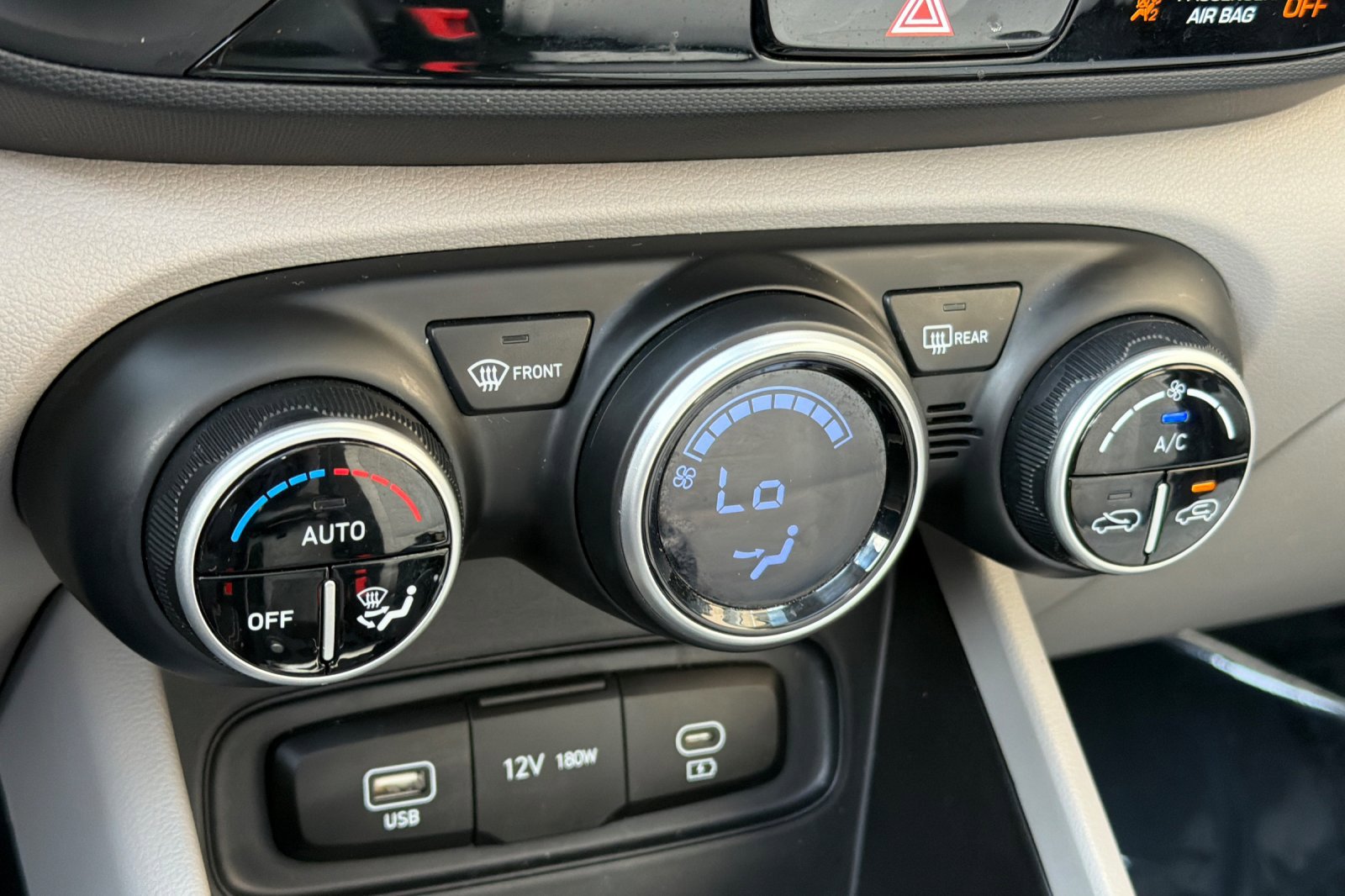 Used 2025 Hyundai Venue SEL image 20