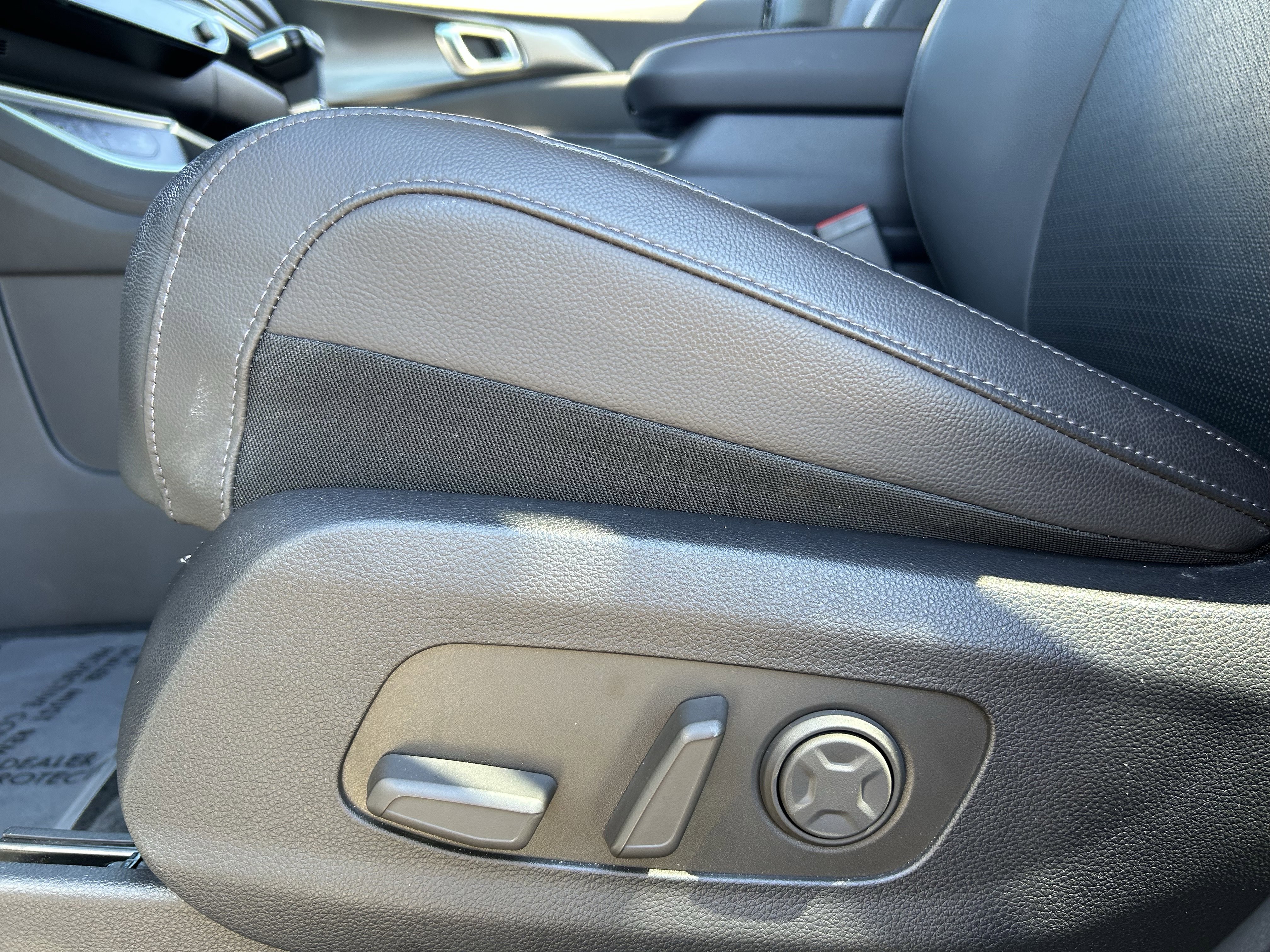 Used 2025 Kia Carnival SX Prestige image 23