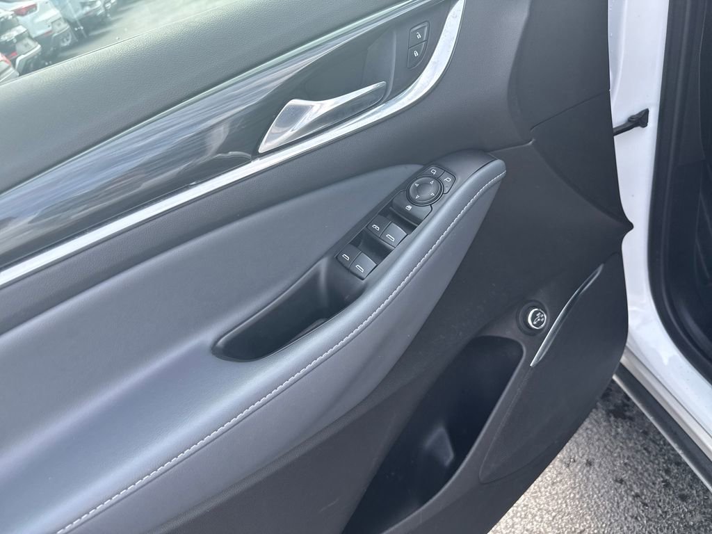 Used 2021 Buick Enclave Essence image 14