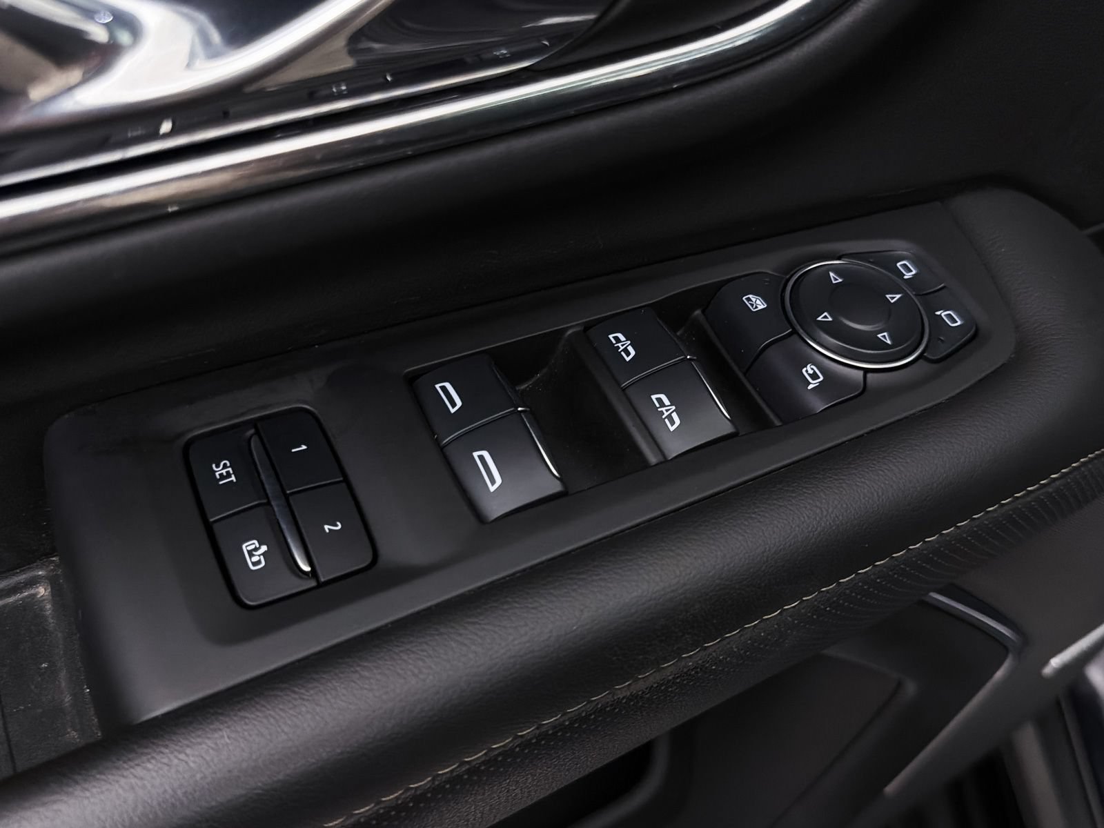 Used 2024 Chevrolet Tahoe Premier AWD/4WD image 18
