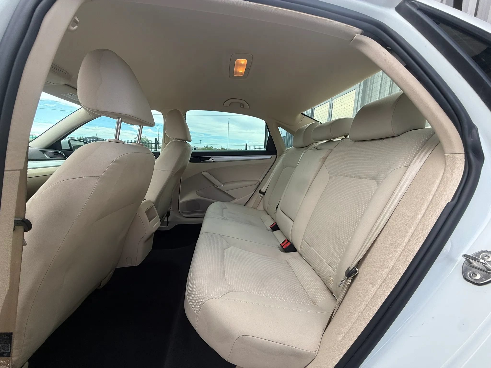 Used 2018 Volkswagen Passat 2.0T S FWD image 20