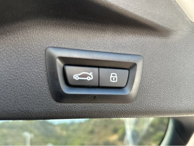 Used 2025 BMW X5 xDrive50e AWD/4WD image 13