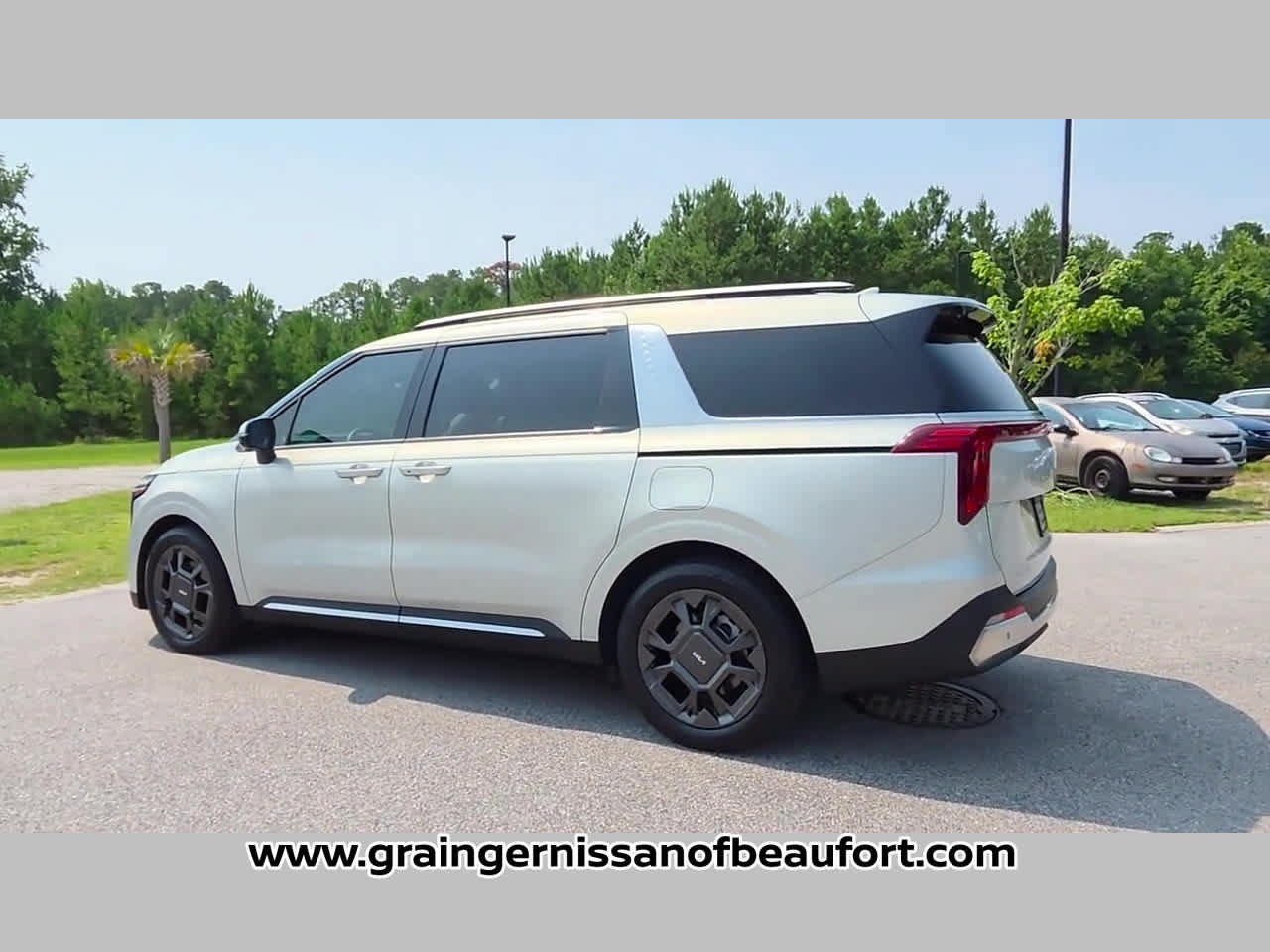 Used 2025 Kia Carnival SX FWD image 27