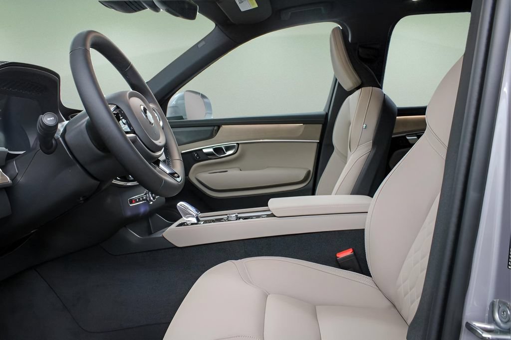 Certified 2026 Volvo XC90 B6 Plus w/ Protection Package Premier AWD/4WD image 18