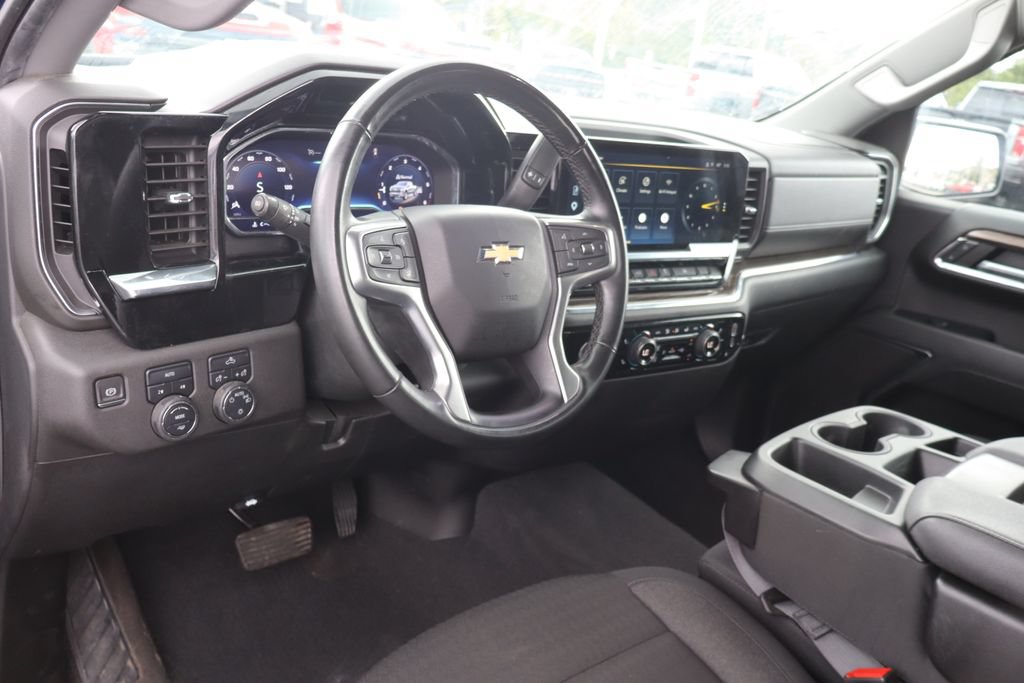 Used 2024 Chevrolet Silverado 1500 LT AWD/4WD image 5