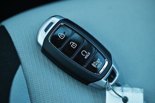Certified 2025 Hyundai Venue SEL FWD image 41