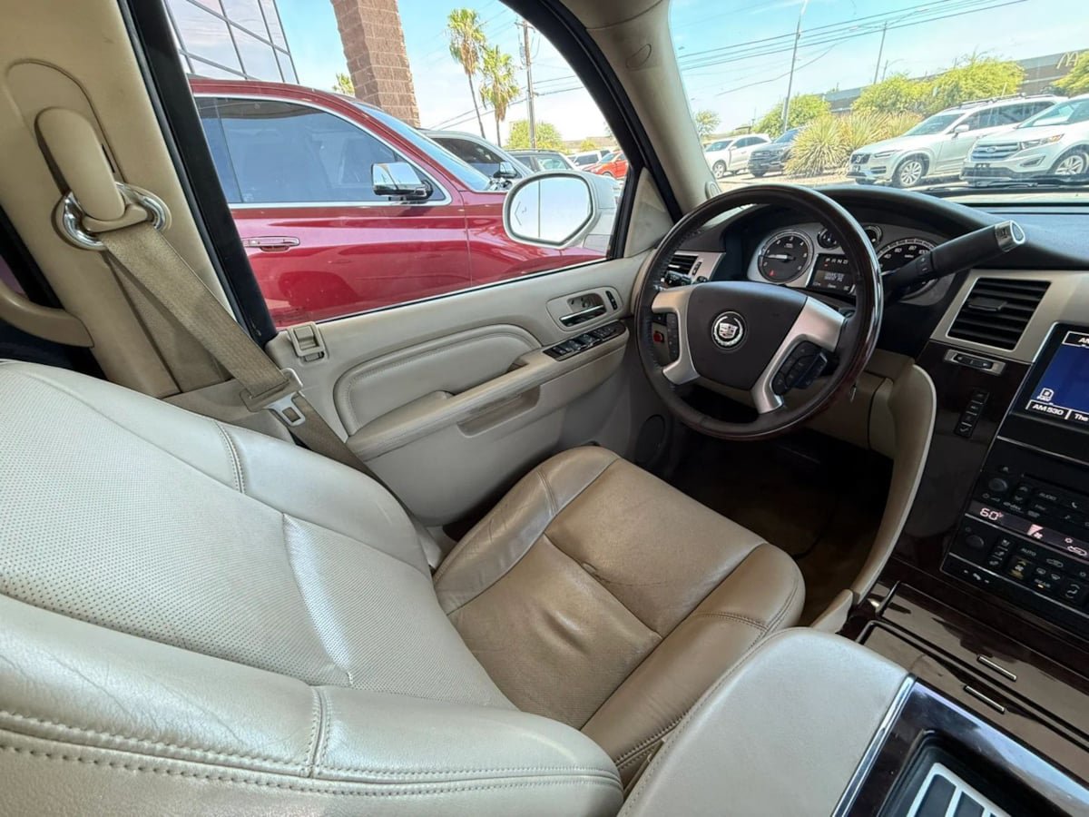 Used 2014 Cadillac Escalade Luxury AWD/4WD image 49