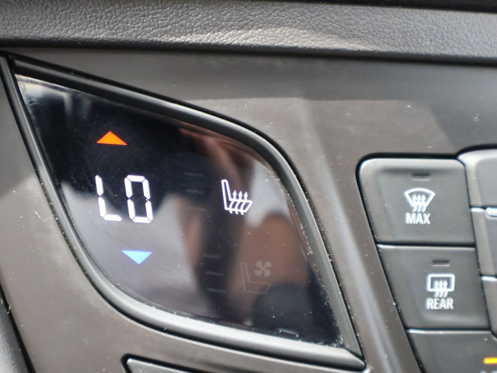 Used 2019 Buick Envision Essence FWD image 37
