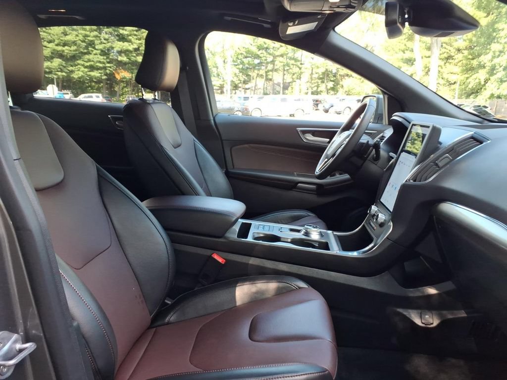 Certified 2022 Ford Edge Titanium w/ Equipment Group 301A AWD/4WD image 10