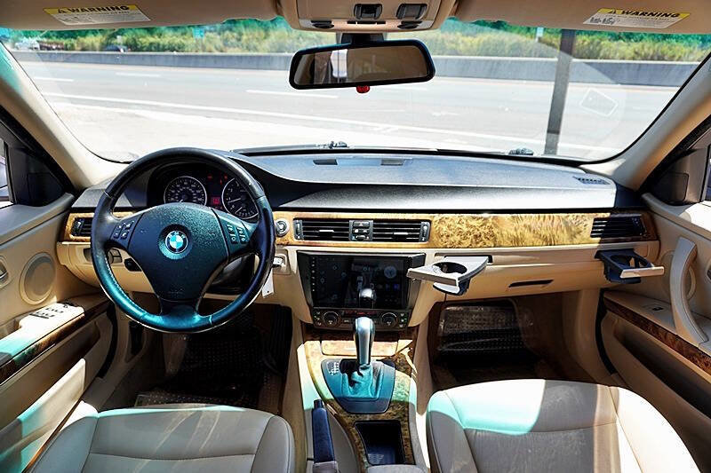 Used 2006 BMW 325i Sedan image 22