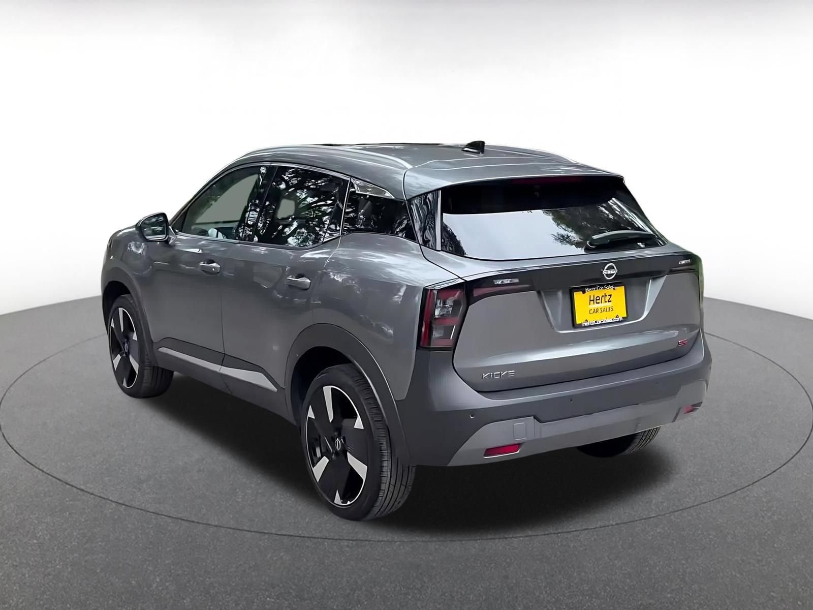 Used 2026 Nissan Kicks SR FWD image 11