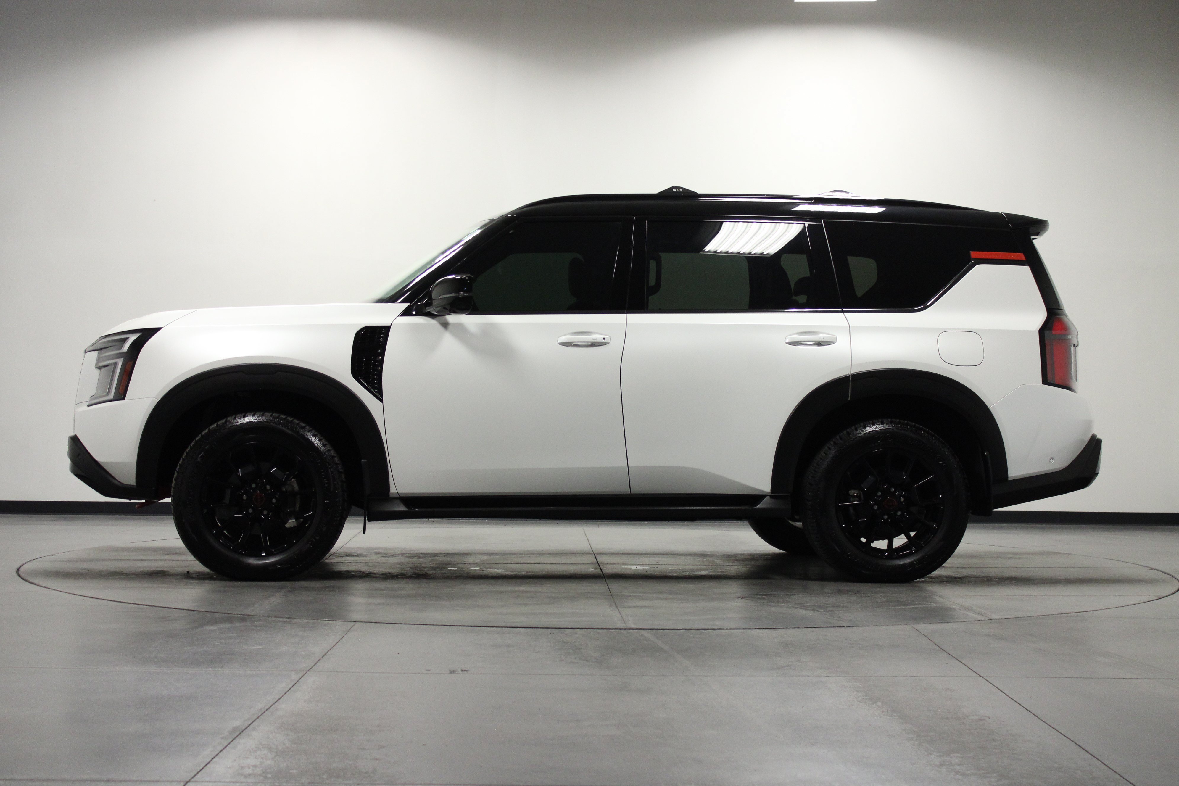Used 2025 Nissan Armada PRO-4X AWD/4WD image 7
