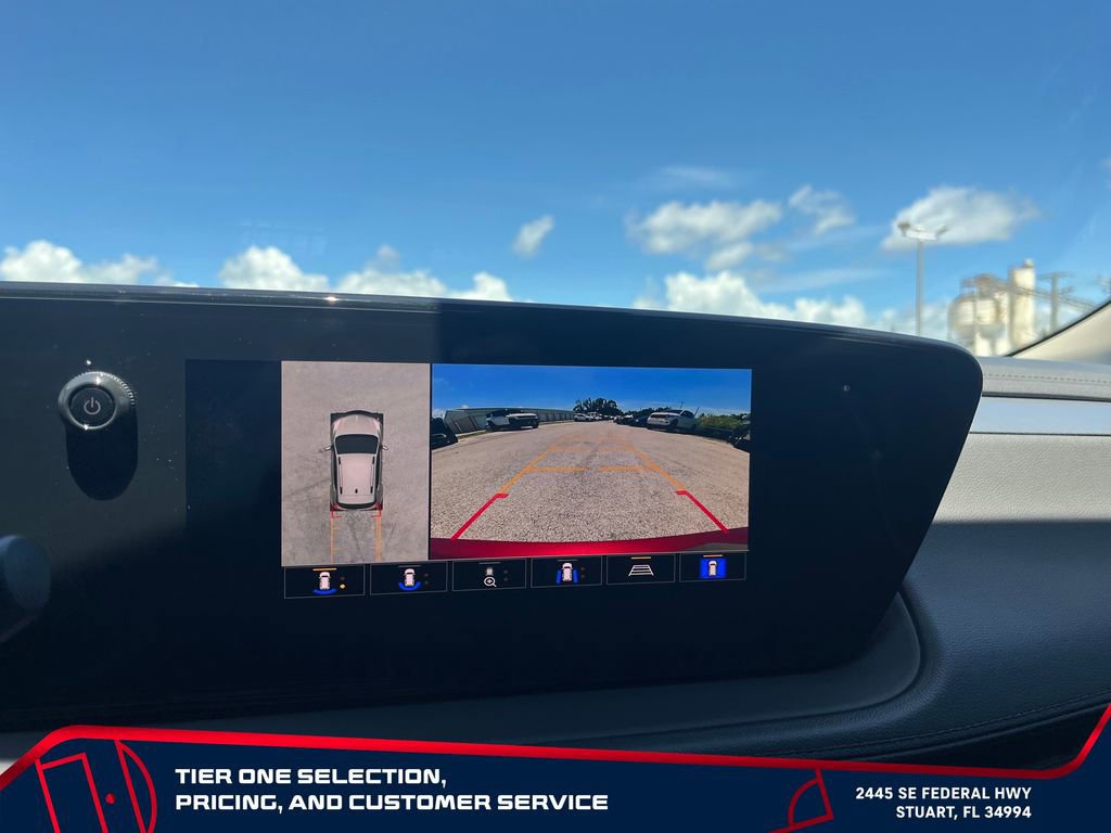 Used 2024 Buick Encore GX Avenir w/ Avenir Technology Package FWD image 31