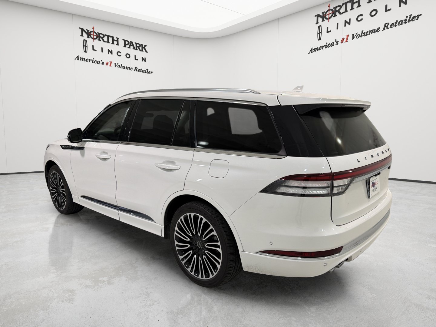 Used 2024 Lincoln Aviator Black Label w/ Dynamic Handling Package AWD/4WD image 3