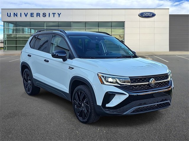 Used 2024 Volkswagen Taos SE image 1