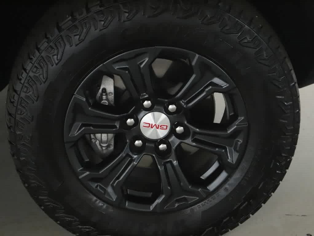 Used 2024 GMC Canyon Elevation w/ Elevation Premium Package AWD/4WD image 10