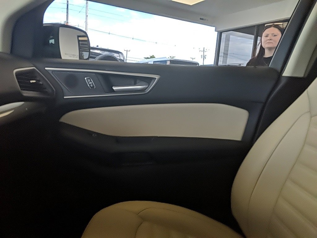 Used 2023 Ford Edge SEL image 18
