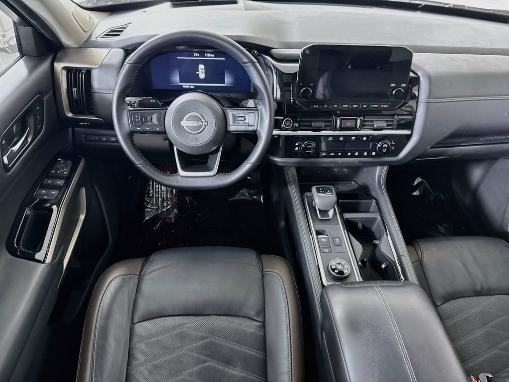 Used 2024 Nissan Pathfinder Platinum AWD/4WD image 3