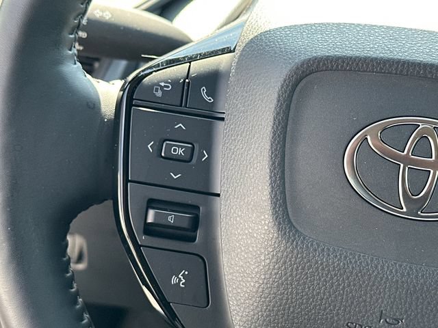 Used 2023 Toyota Prius XLE FWD image 21