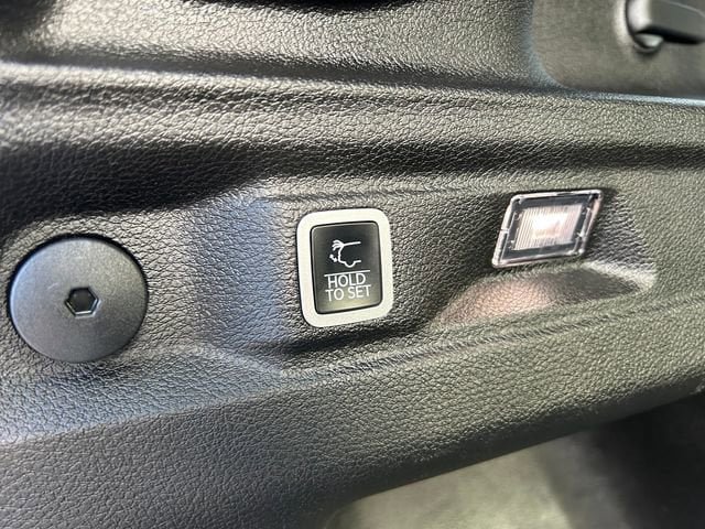 Used 2025 Jeep Grand Cherokee L Limited w/ Black Appearance Package AWD/4WD image 19