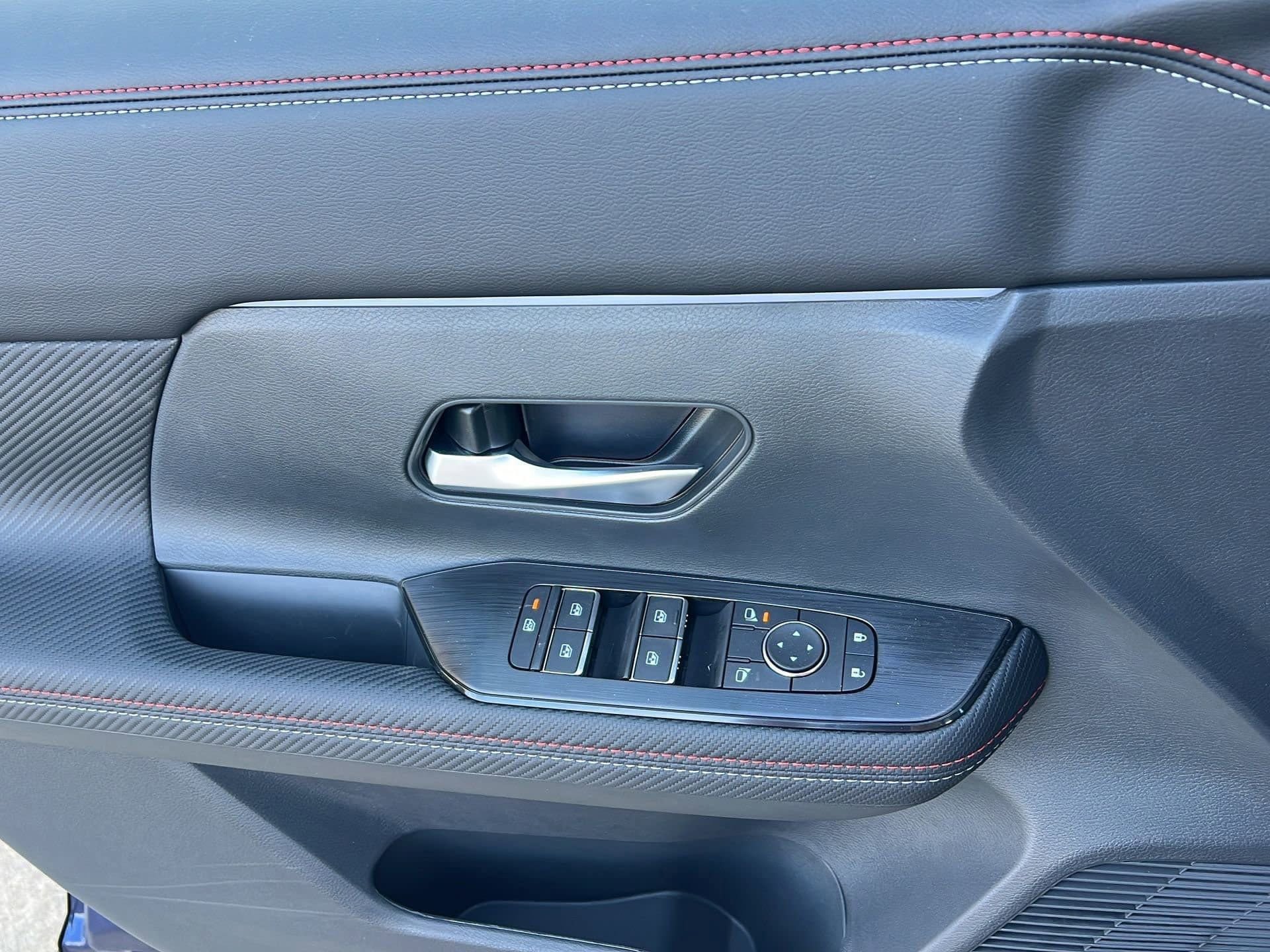 New 2026 Nissan Kicks SR w/ Cold Weather Package FWD image 26