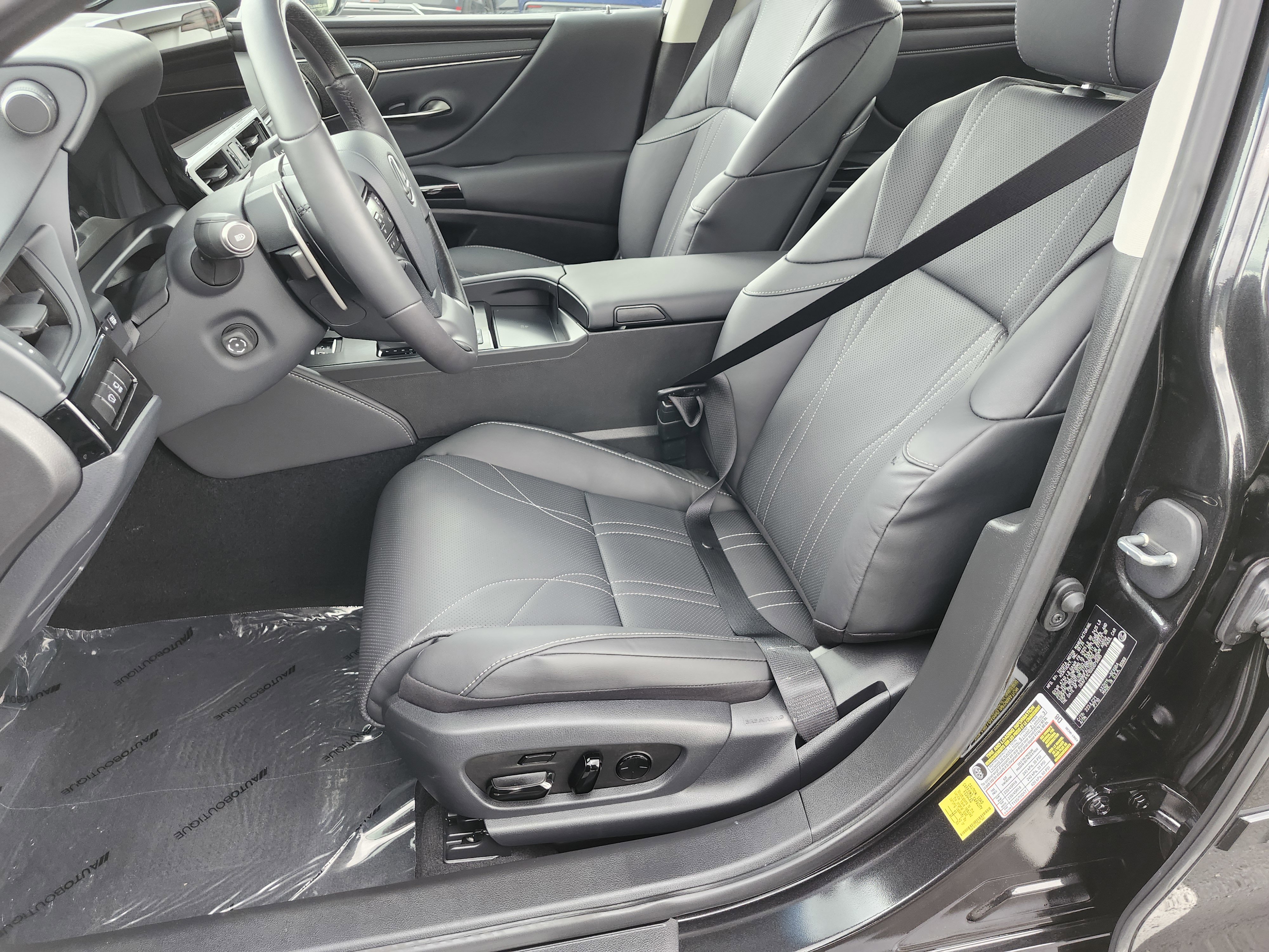 Used 2025 Lexus ES 300h Ultra Luxury w/ Accessory Package (Z2) image 27