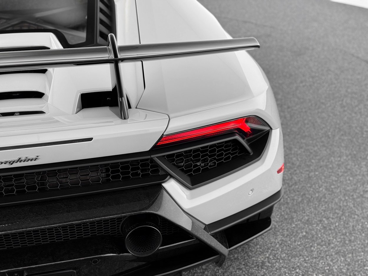 Used 2018 Lamborghini Huracan Performante image 40
