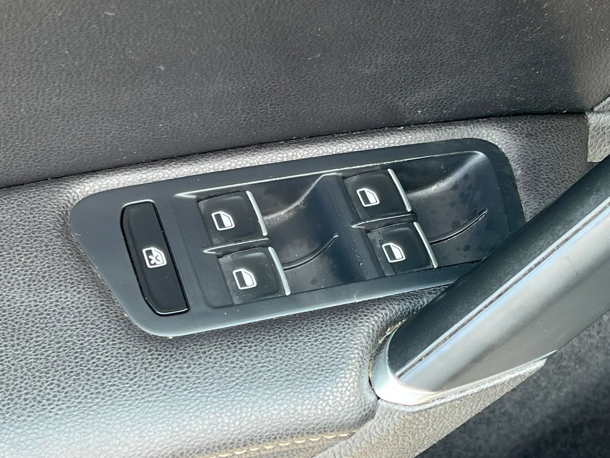 Used 2015 Volkswagen Golf 4-Door FWD image 33