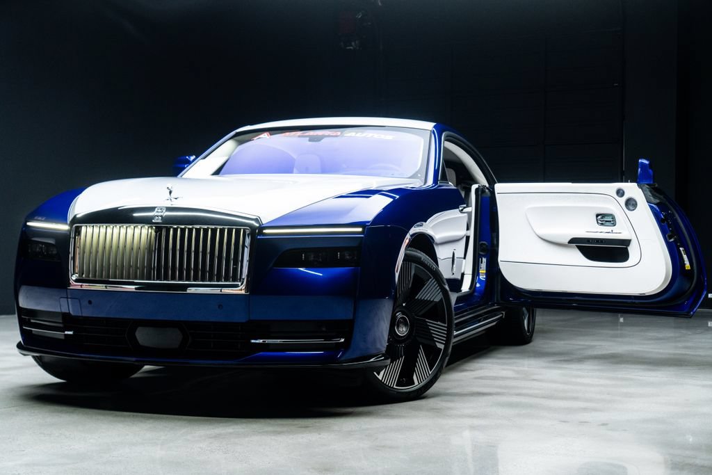 Used 2024 Rolls-Royce Spectre w/ Spectre Launch Package AWD/4WD image 2