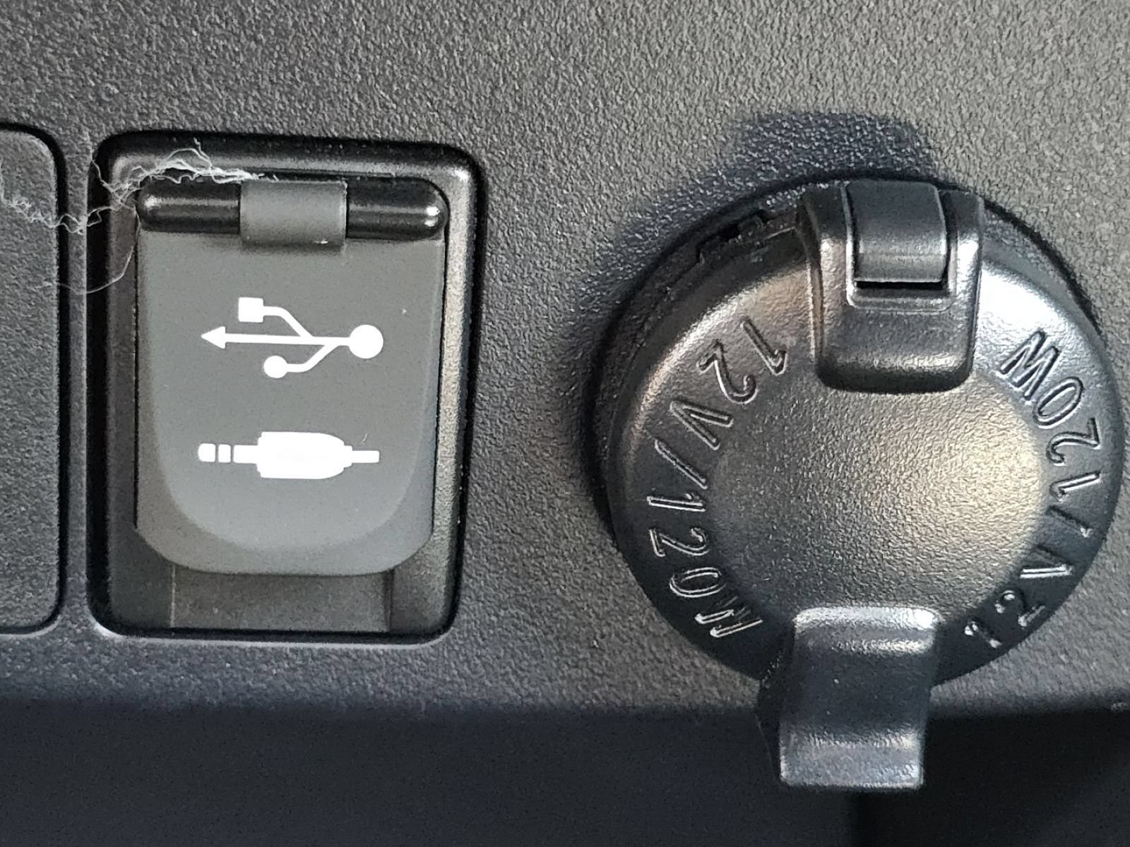 Used 2017 Toyota RAV4 SE w/ Power Extra Value Package AWD/4WD image 8