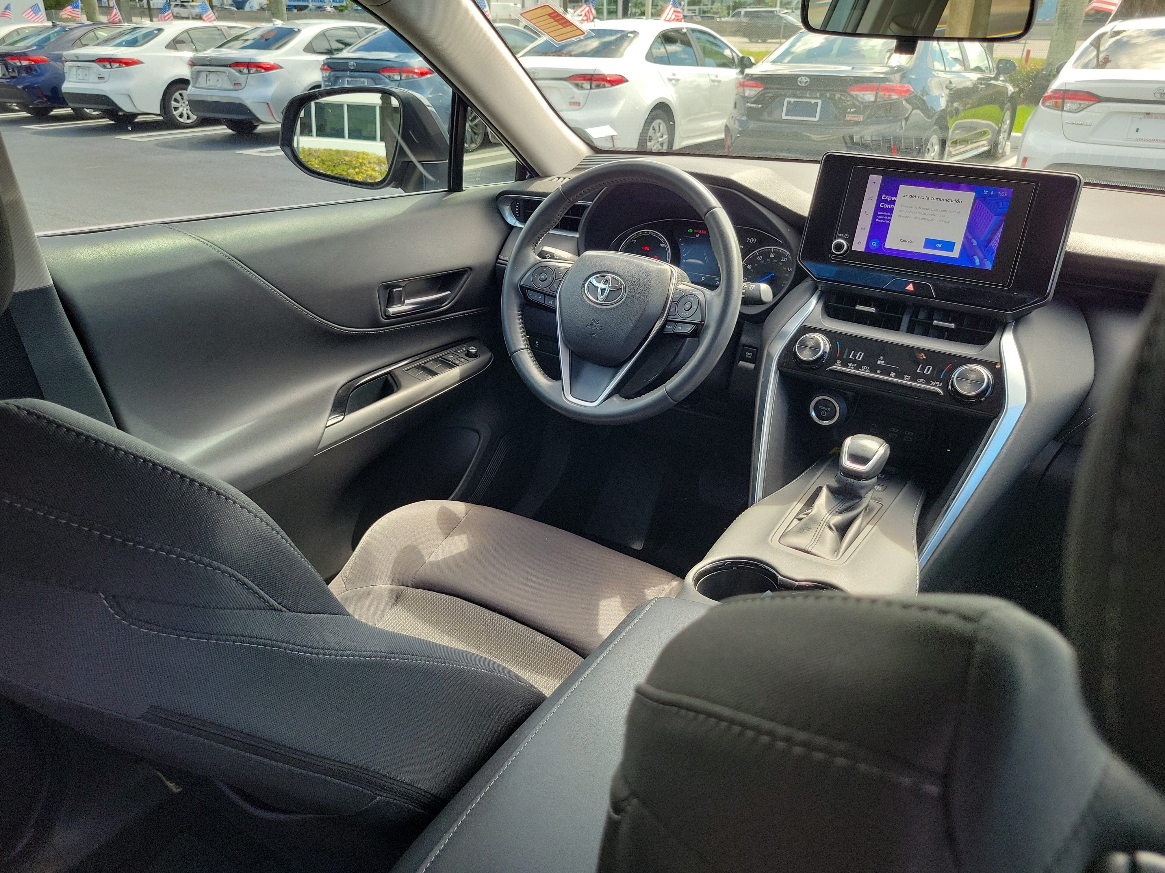 Used 2023 Toyota Venza LE AWD/4WD image 14