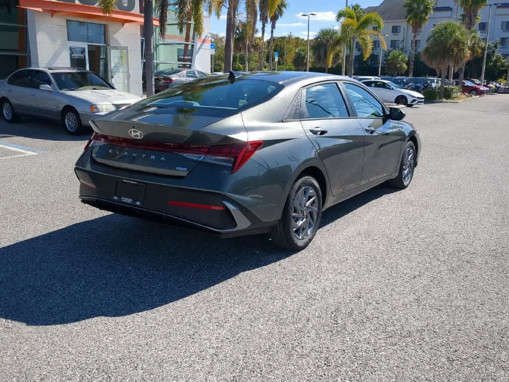 New 2026 Hyundai Elantra Hybrid FWD image 7