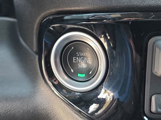 Used 2025 Chevrolet Silverado 2500 LT w/ Convenience Package image 25