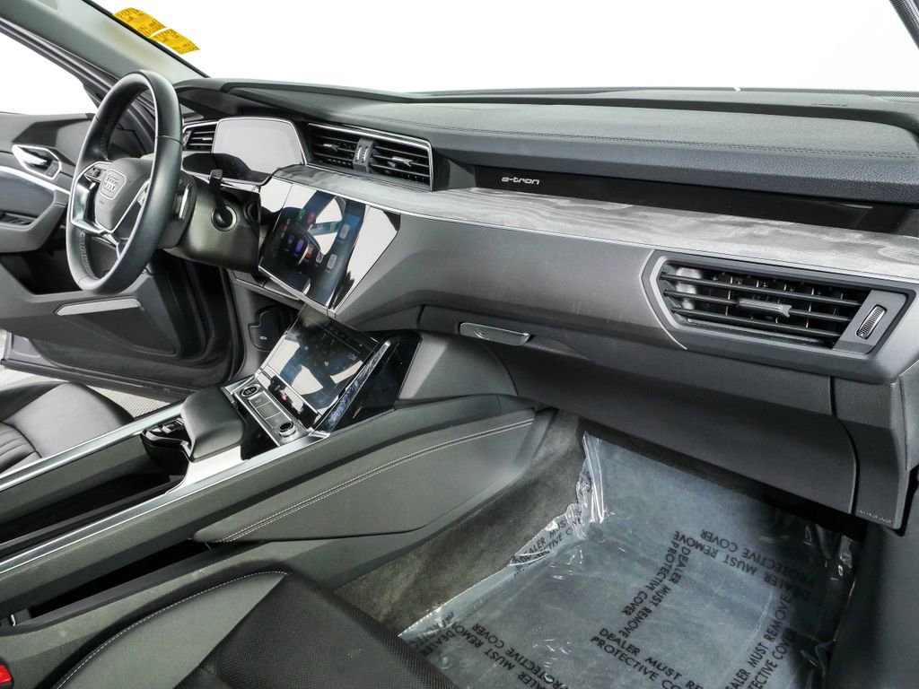 Used 2022 Audi e-tron Premium Plus w/ Premium Plus Package AWD/4WD image 25