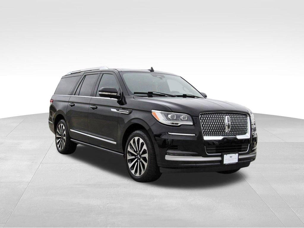Used 2022 Lincoln Navigator L Reserve image 1