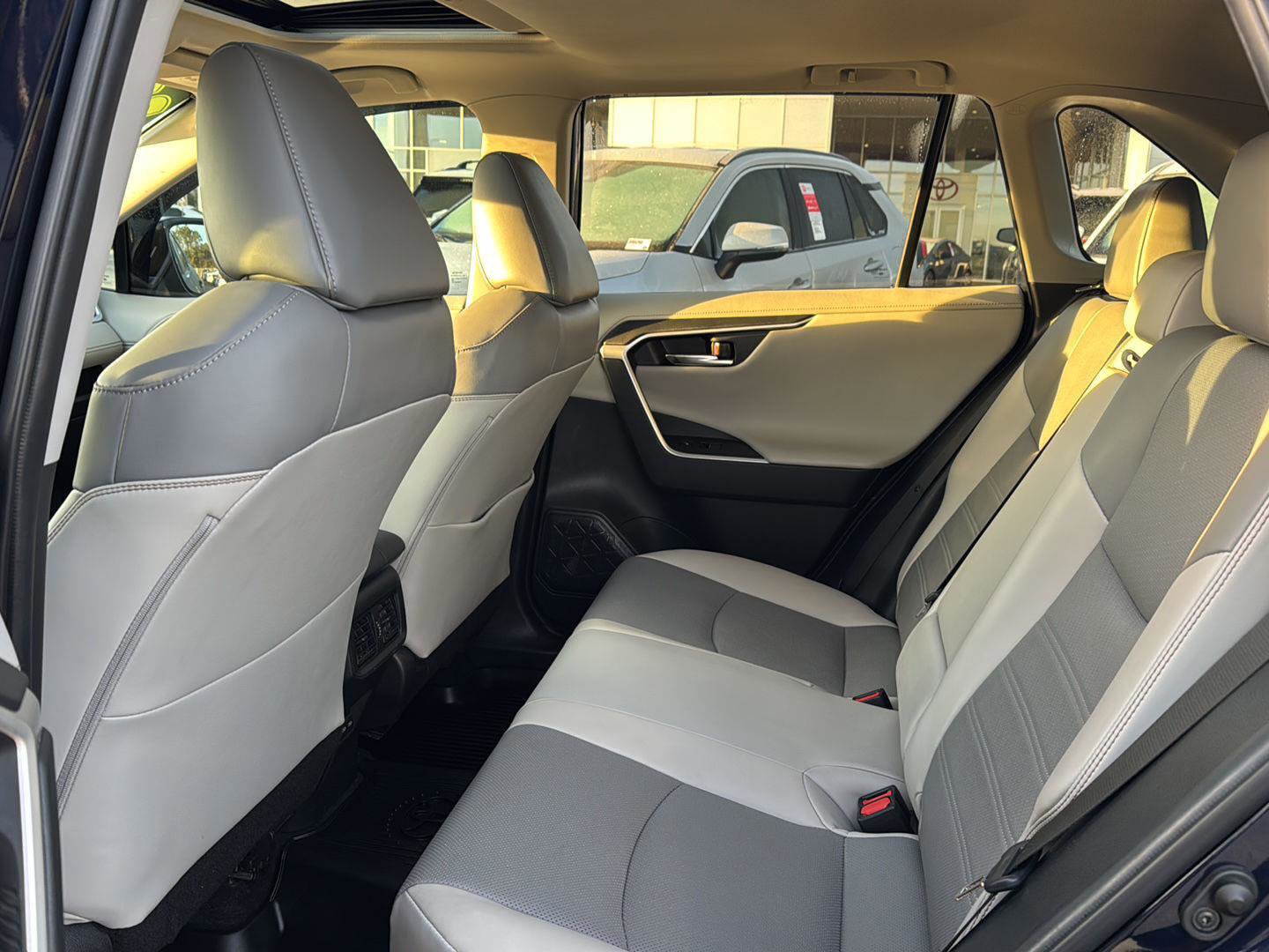 Used 2022 Toyota RAV4 Limited image 9