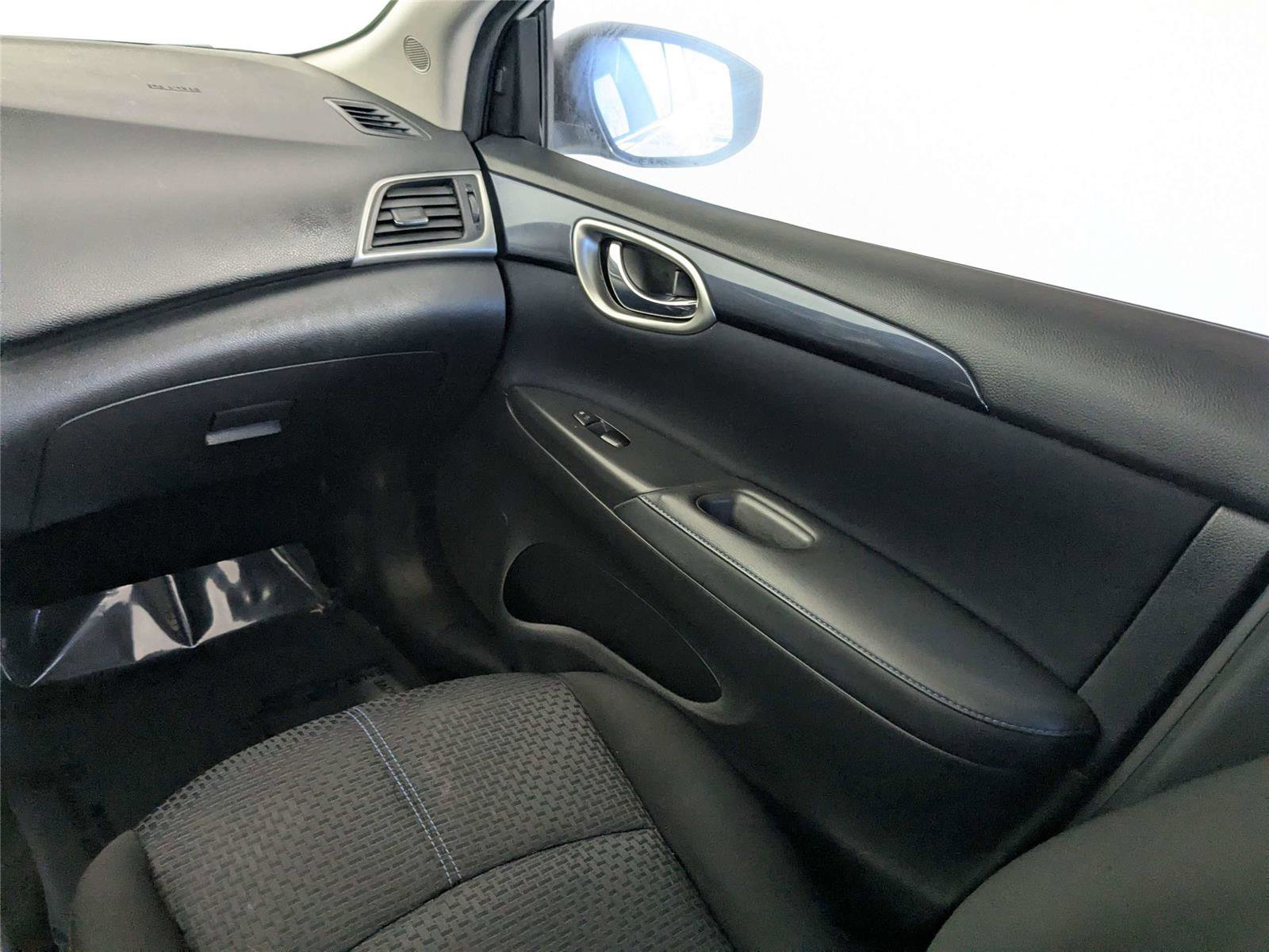 Used 2016 Nissan Sentra SR w/ Driver's Assist Package image 31