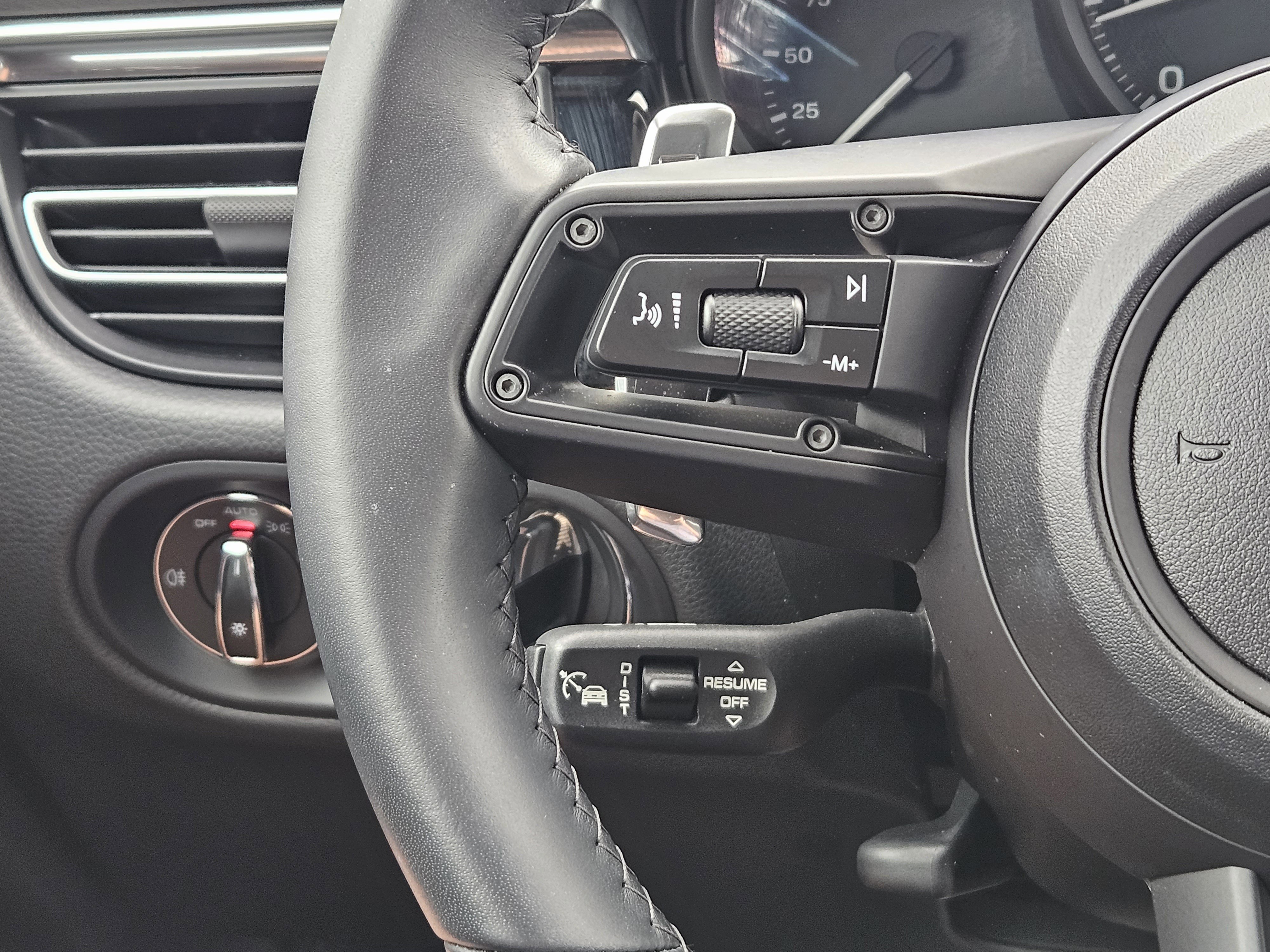 Certified 2026 Porsche Macan image 26