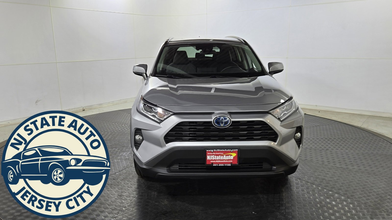 Used 2020 Toyota RAV4 XLE image 2