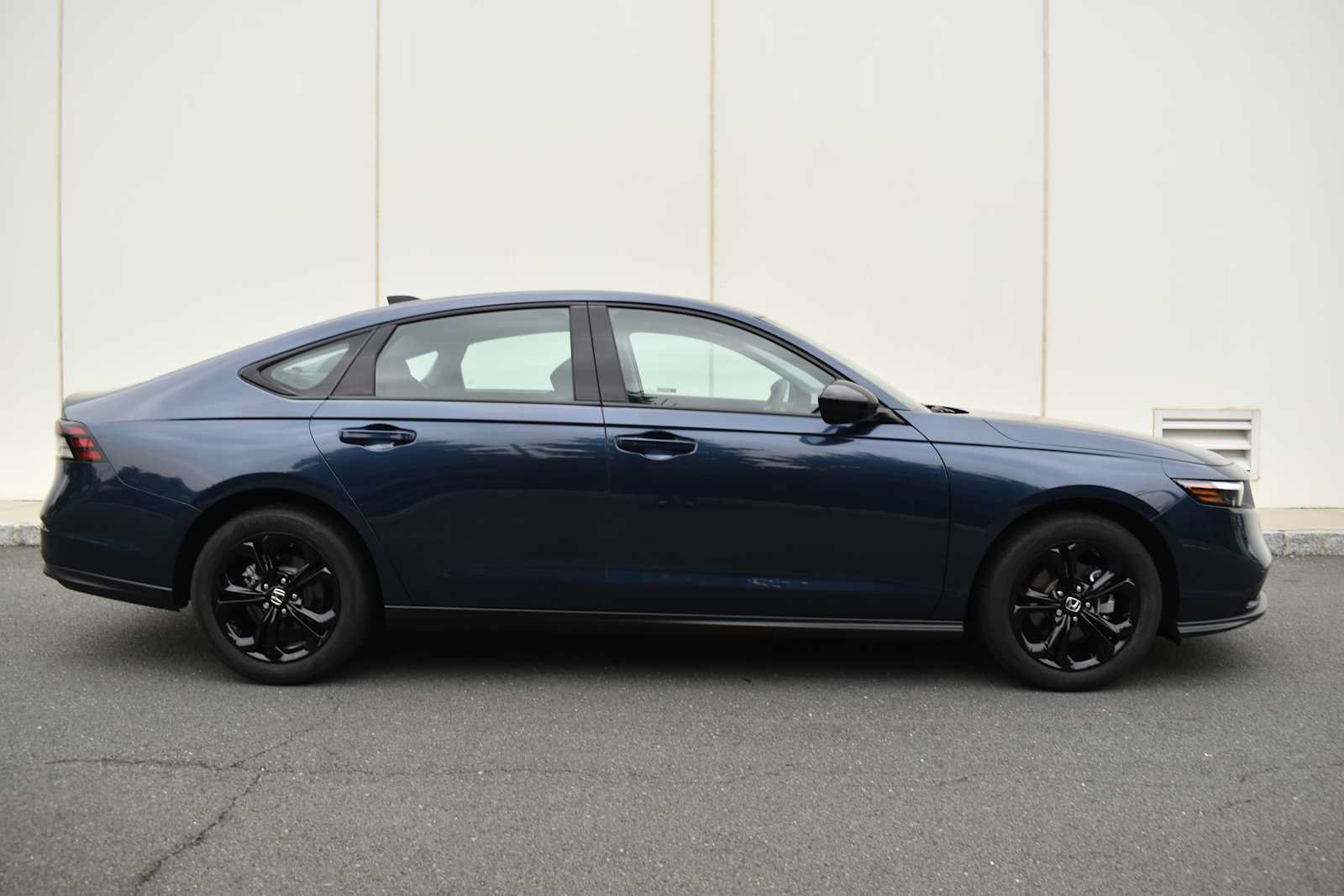 Used 2025 Honda Accord SE image 4