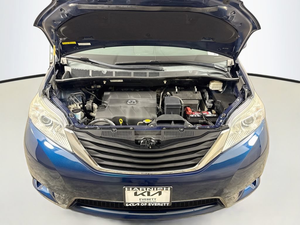 Used 2011 Toyota Sienna LE w/ Towing Pkg AWD/4WD image 32