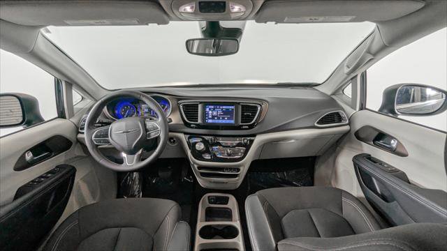 Used 2023 Chrysler Voyager LX image 26